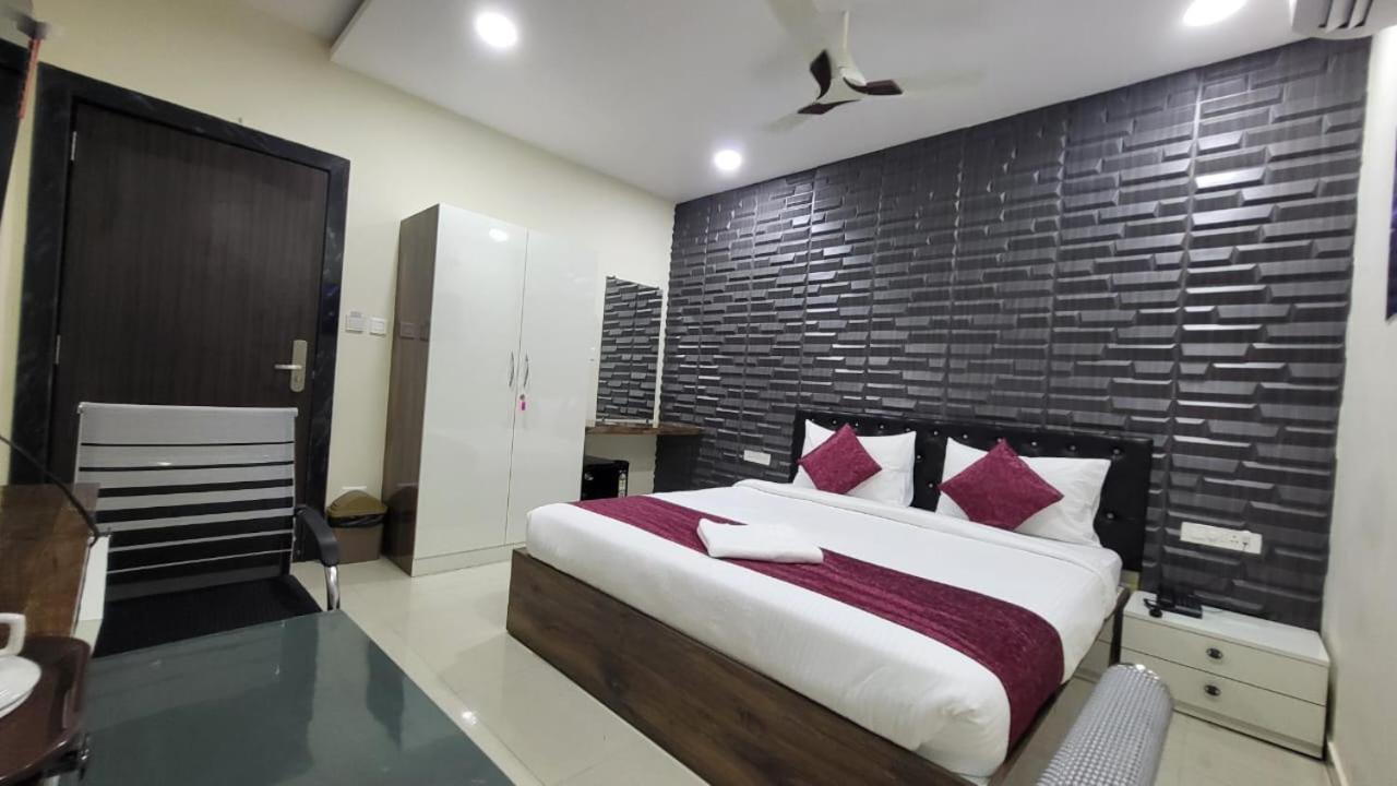 Hotel Vaishnavi Grand Miriālgūda Exterior foto