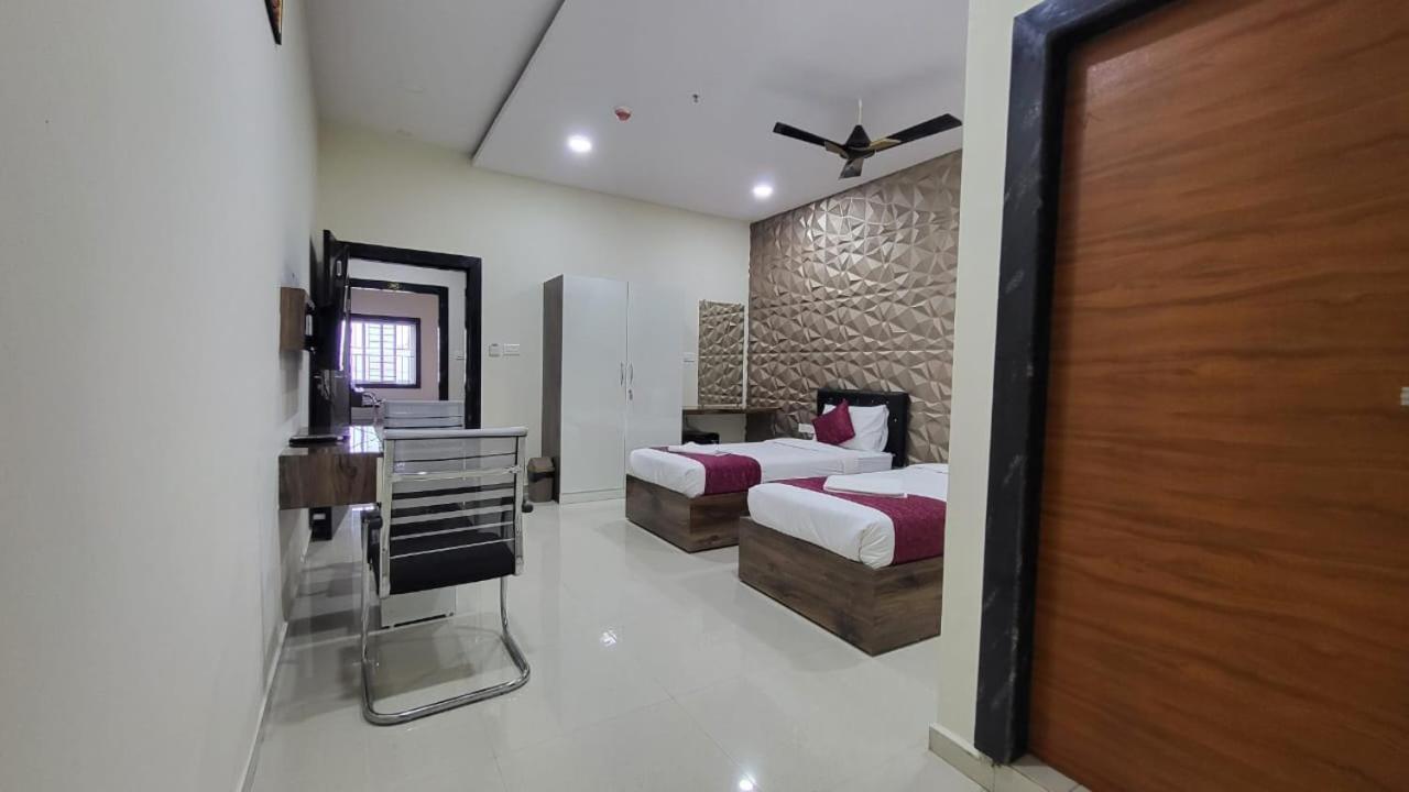 Hotel Vaishnavi Grand Miriālgūda Exterior foto