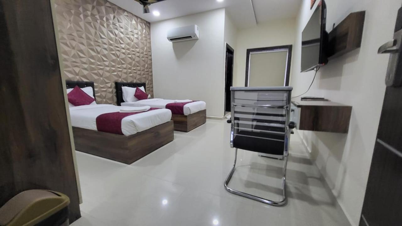 Hotel Vaishnavi Grand Miriālgūda Exterior foto