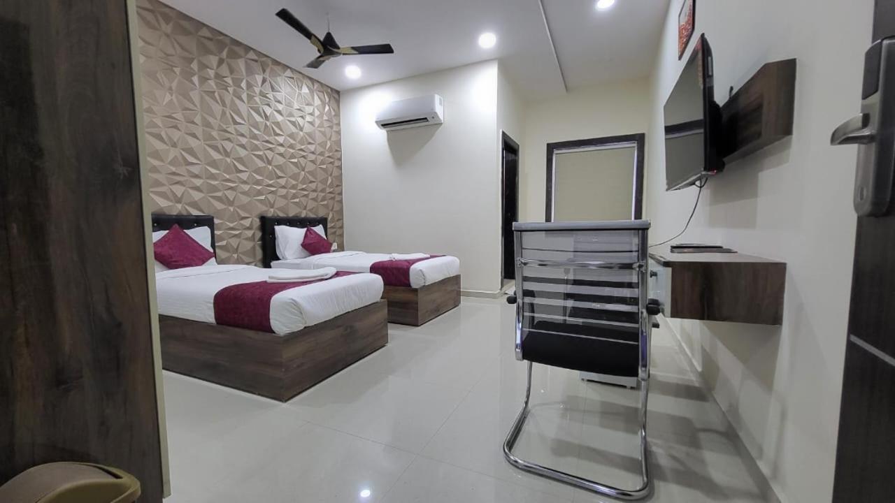 Hotel Vaishnavi Grand Miriālgūda Exterior foto