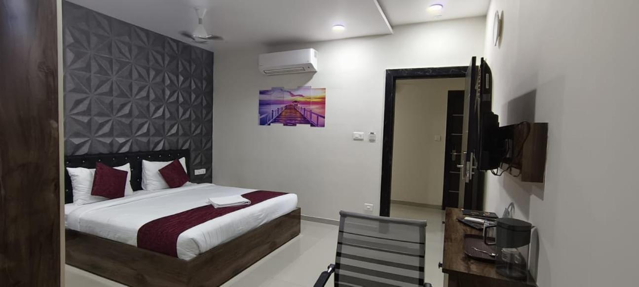 Hotel Vaishnavi Grand Miriālgūda Exterior foto